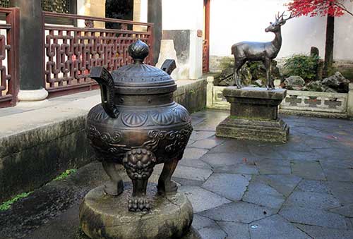 何故?鼎(かなえ)3本足,鹿4本足
