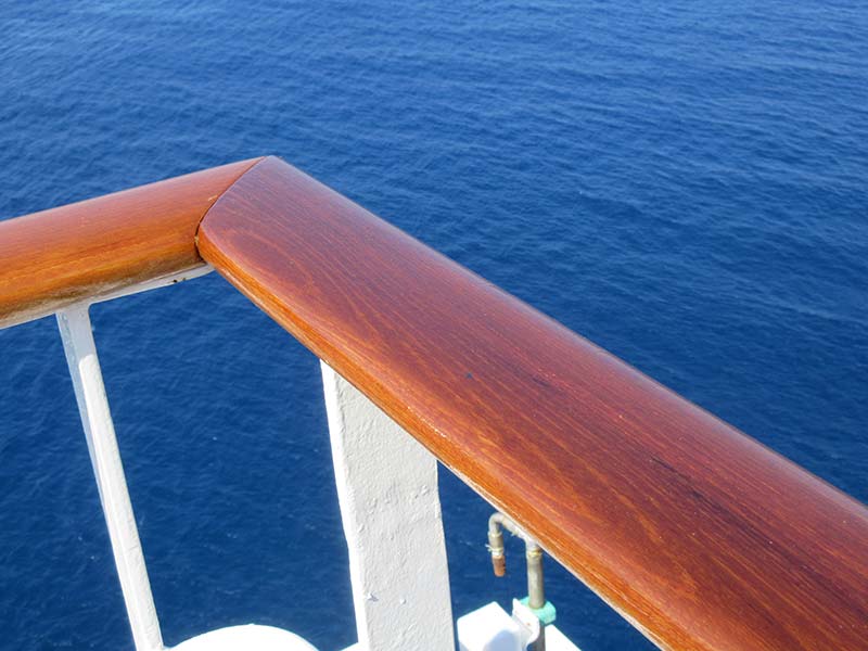 写真A 手入れされた手摺り 写真A 手入れされた手摺り